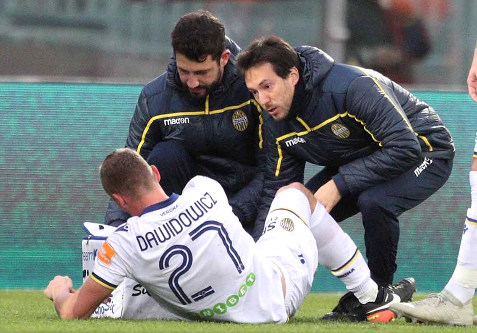 infortuni o giocatore verona Dawidowicz foto Calcio Hellas